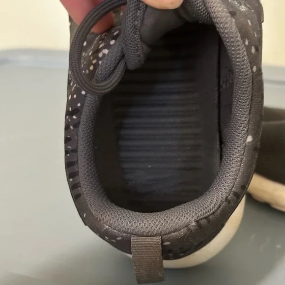 Nike Gray and White Spotted Roshe Tennis Shoes Women’s size 7.5 - Picture 7 of 8